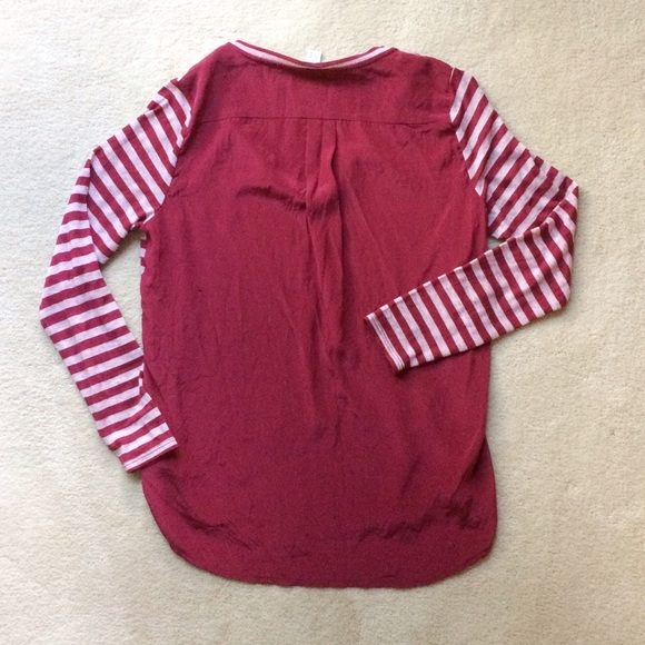 Fossil Round Hem Striped V-Neck Top - Picture 2 of 4